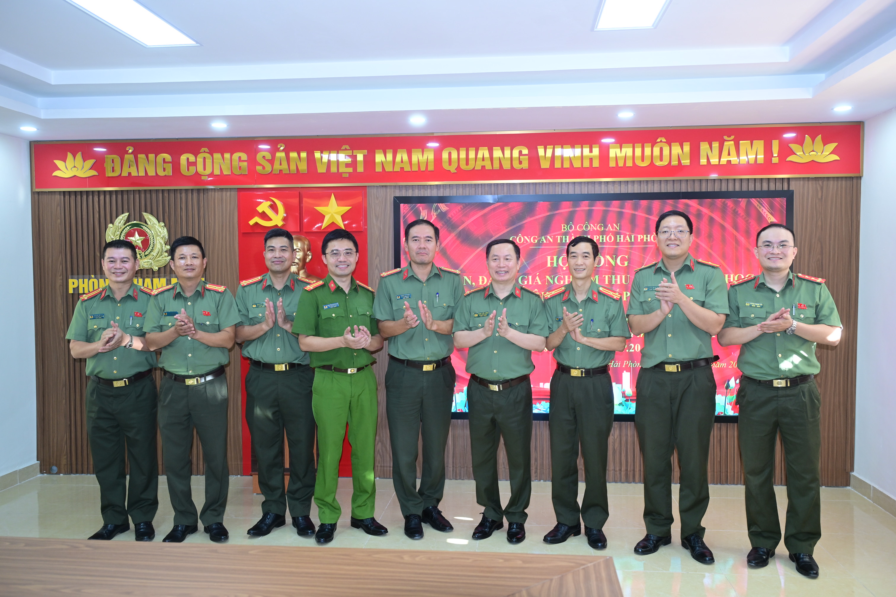 Nghiệm thu đề tài khoa học và công nghệ cấp cơ sở về bảo đảm An ninh kinh tế trong hoạt động ngân hàng thương mại